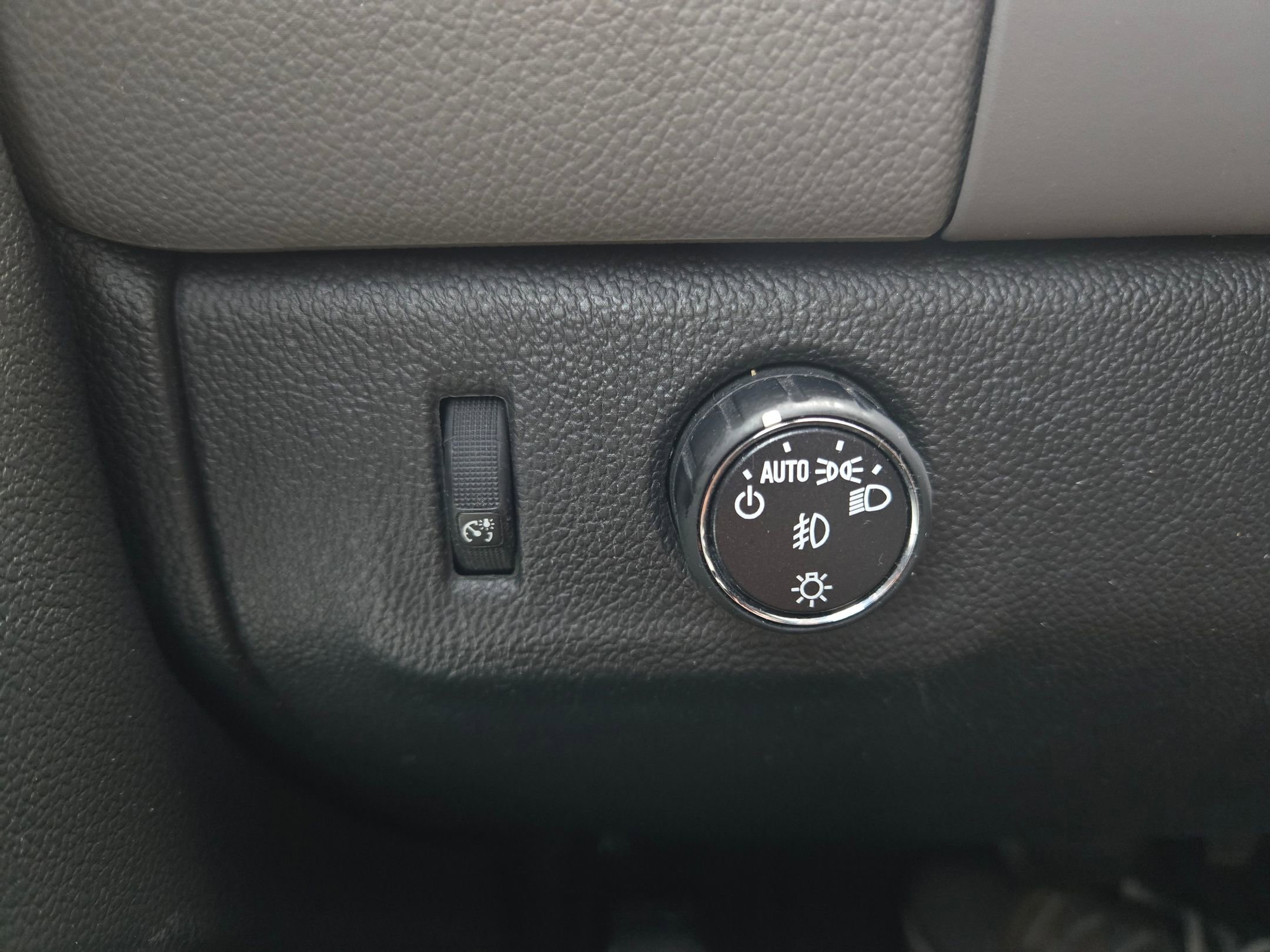 Used 2015 Chevrolet Colorado LT w/ Luxury Package RWD image 26