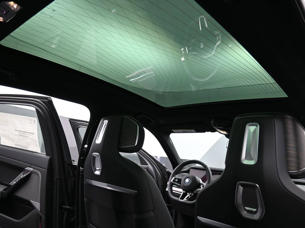 New 2026 BMW 750e xDrive image 18