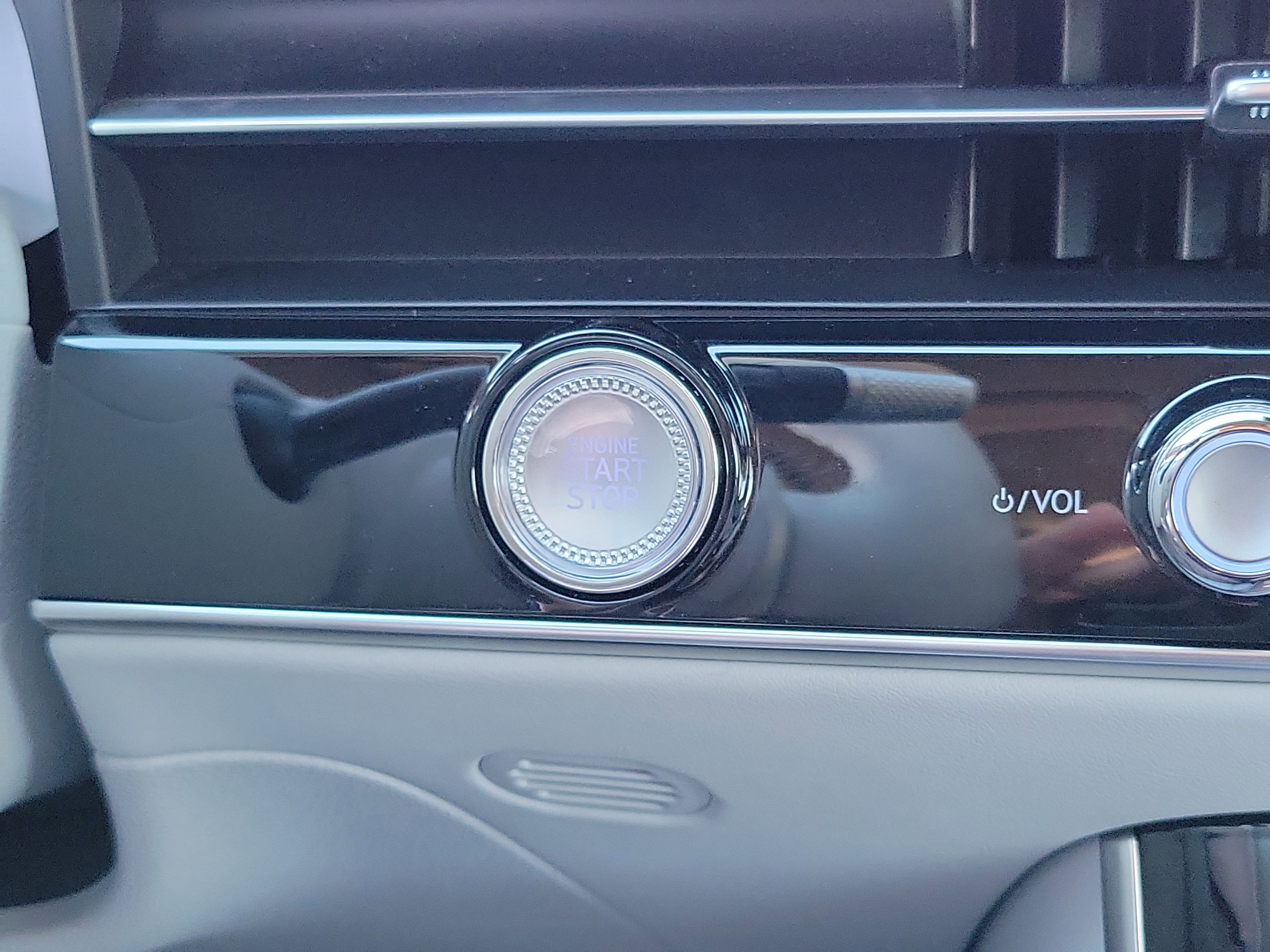 Certified 2026 Genesis GV70 2.5T Advanced image 13