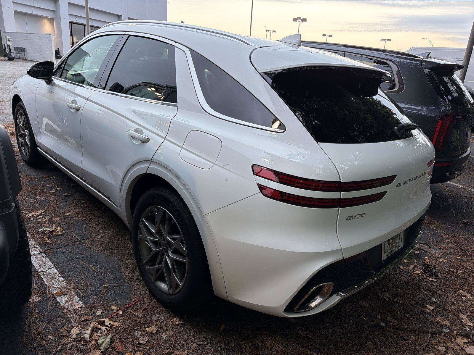 Used 2025 Genesis GV70 2.5T AWD/4WD image 5