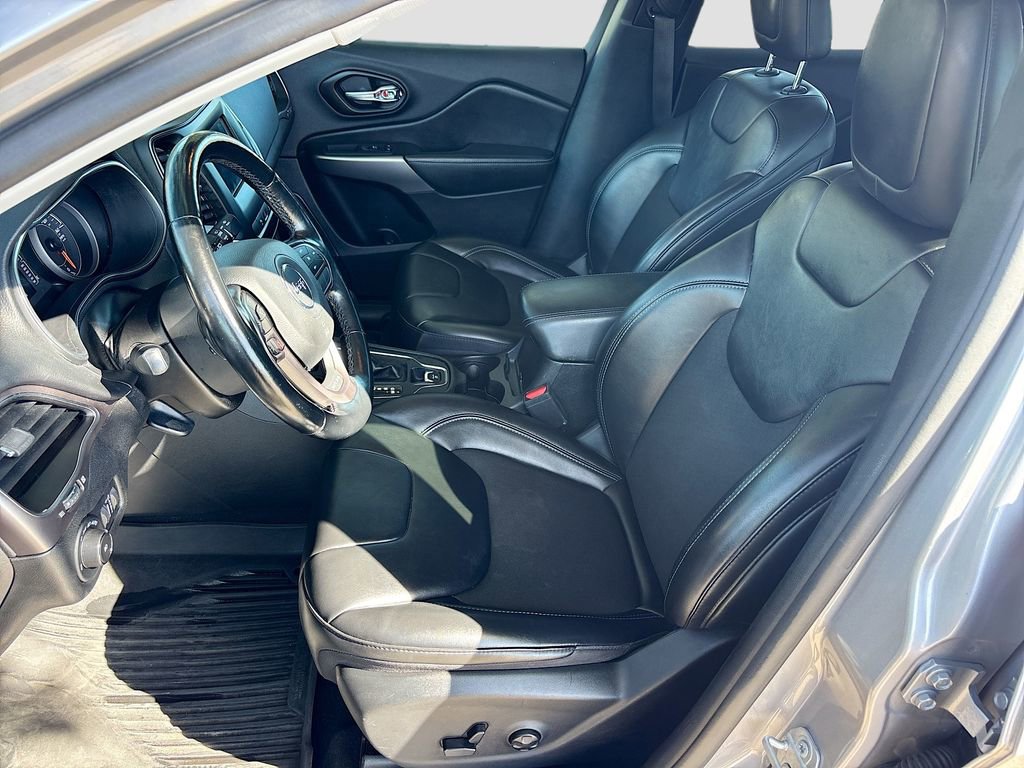 Used 2021 Jeep Cherokee Latitude Plus w/ Sun & Sound Group image 19