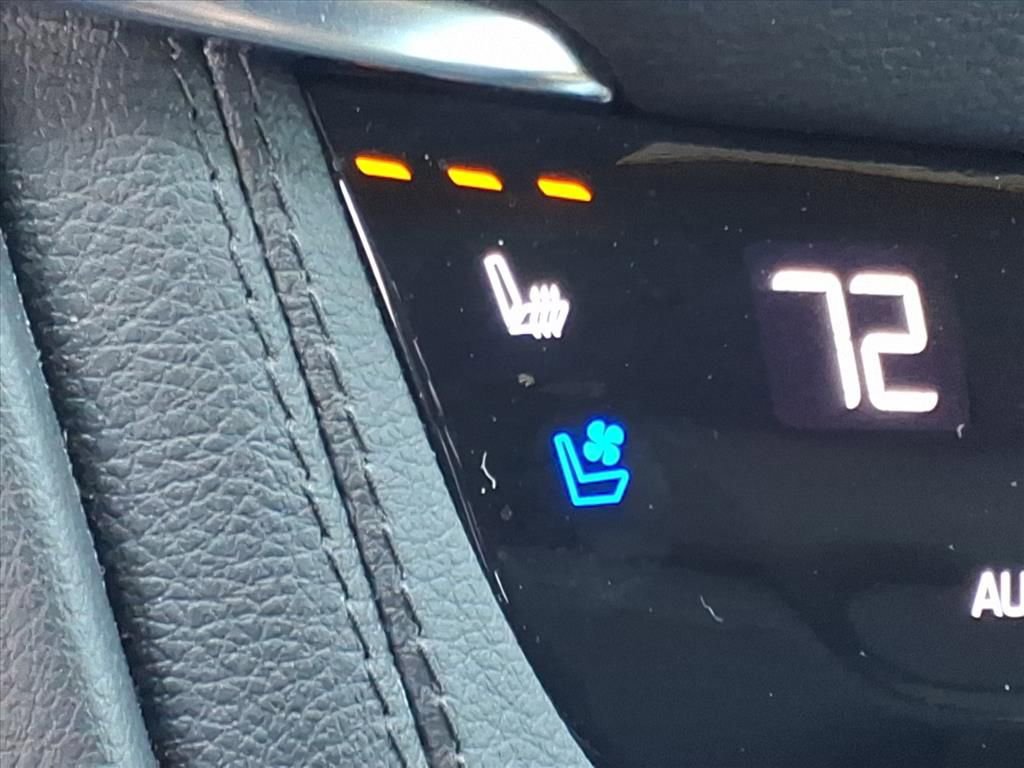 Used 2021 Cadillac XT5 Premium Luxury image 17