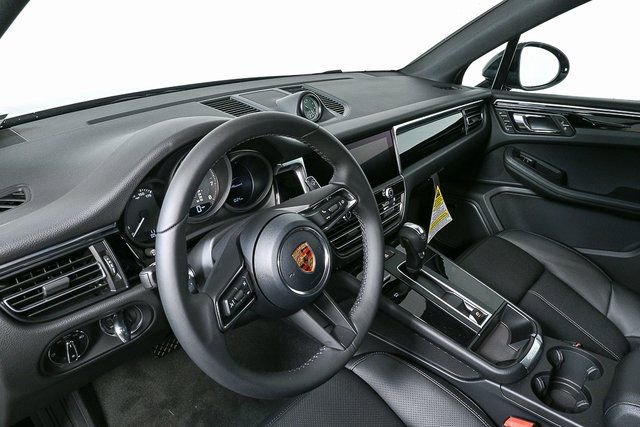 New 2026 Porsche Macan image 4