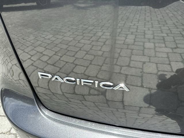 Used 2021 Chrysler Pacifica Limited w/ Uconnect Theater Family Group FWD image 14
