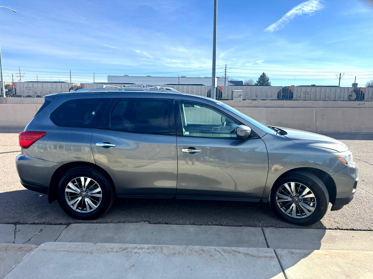 Used 2019 Nissan Pathfinder S image 6