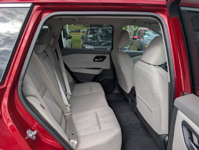 Used 2025 Nissan Rogue SV AWD/4WD image 11