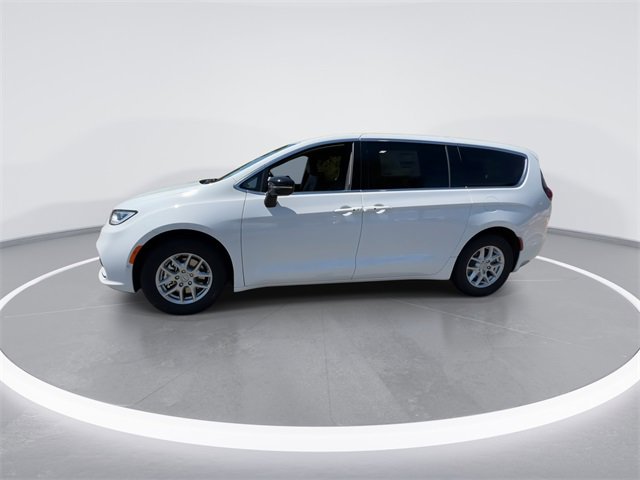 New 2026 Chrysler Pacifica Select image 4