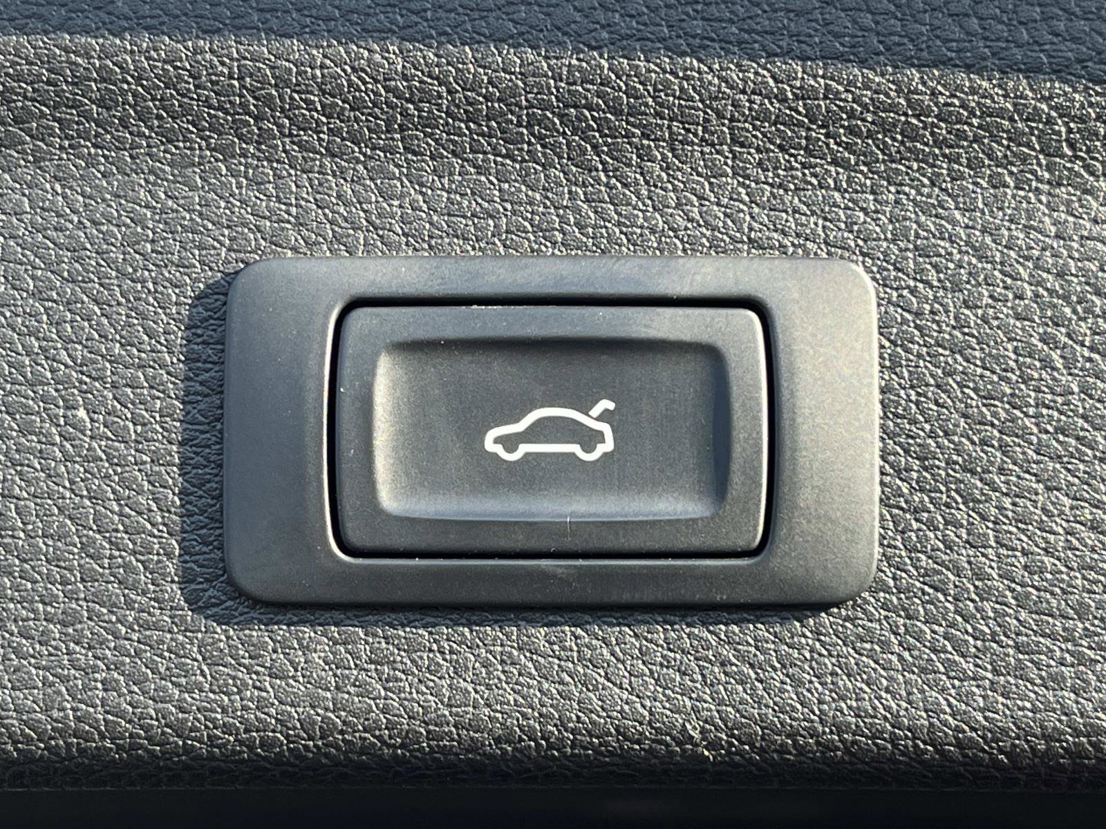 Used 2025 Audi Q3 2.0T Premium image 12