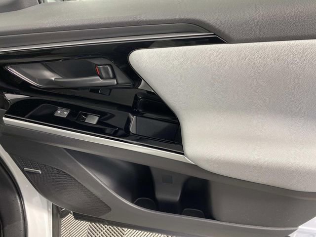 Used 2024 Subaru Solterra Limited AWD/4WD image 24