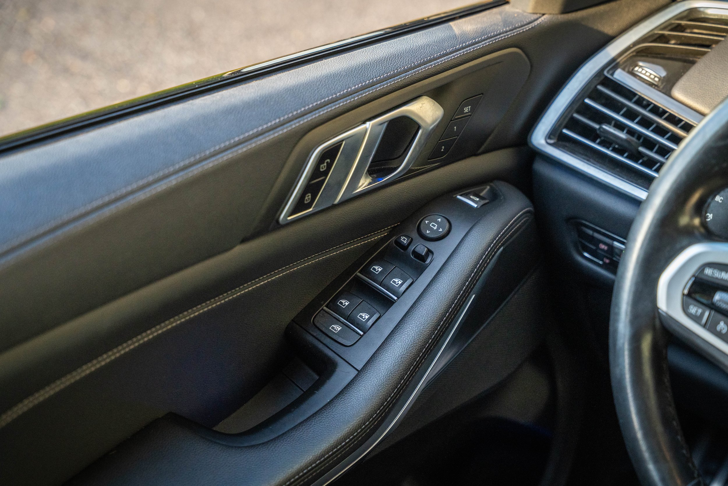 Used 2022 BMW X5 sDrive40i w/ M Sport Package RWD image 24