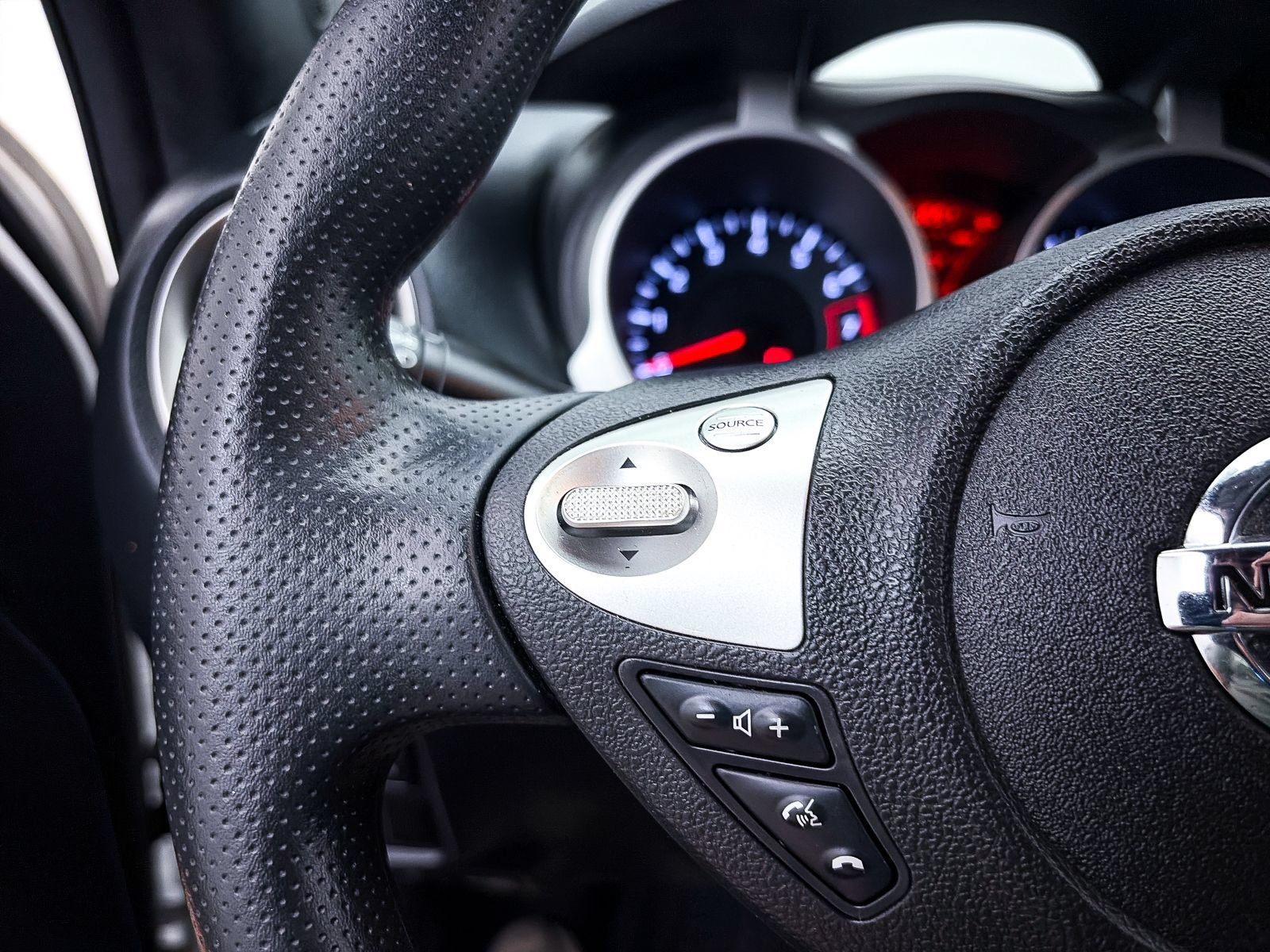 Used 2014 Nissan Juke S FWD image 19