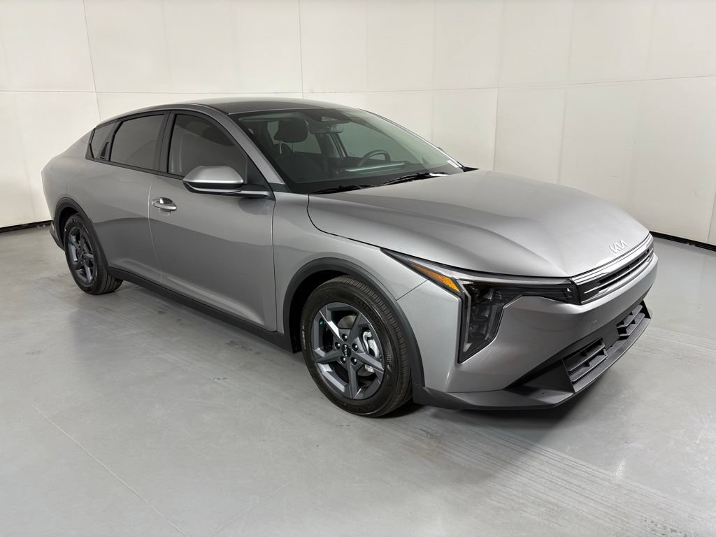 New 2026 Kia K4 FWD image 2