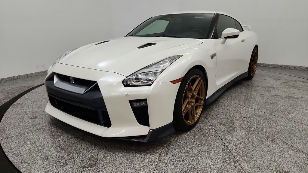 Used 2018 Nissan GT-R Premium image 2