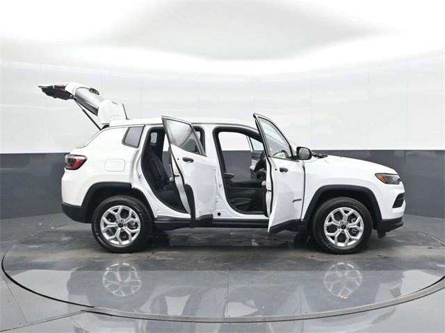 Used 2025 Jeep Compass Sport image 46