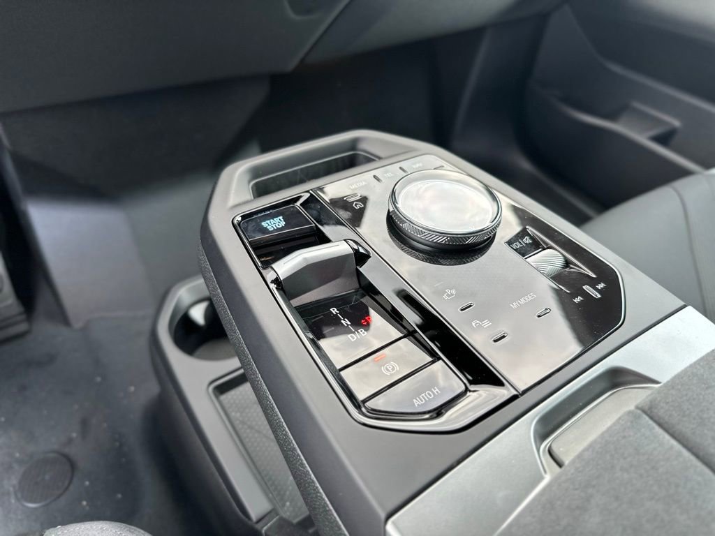 New 2026 BMW iX xDrive45 w/ M Sport Package AWD/4WD image 33