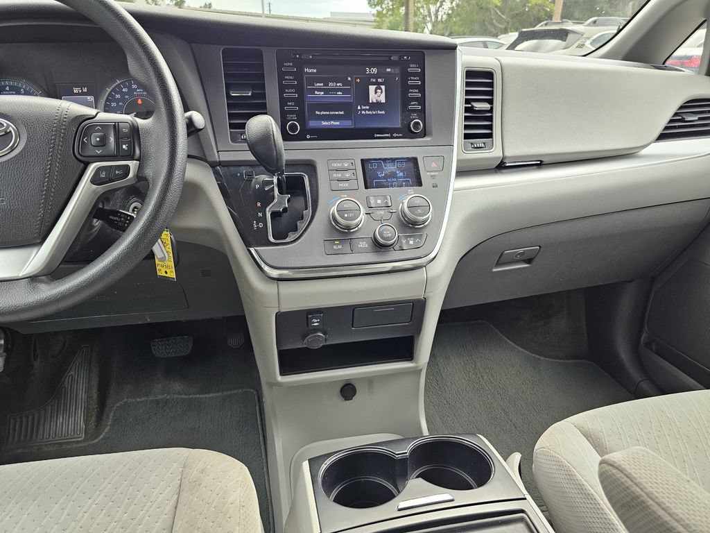 Used 2018 Toyota Sienna LE FWD image 13