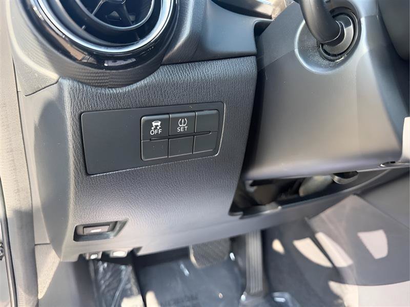 Used 2019 Toyota Yaris XLE FWD image 19