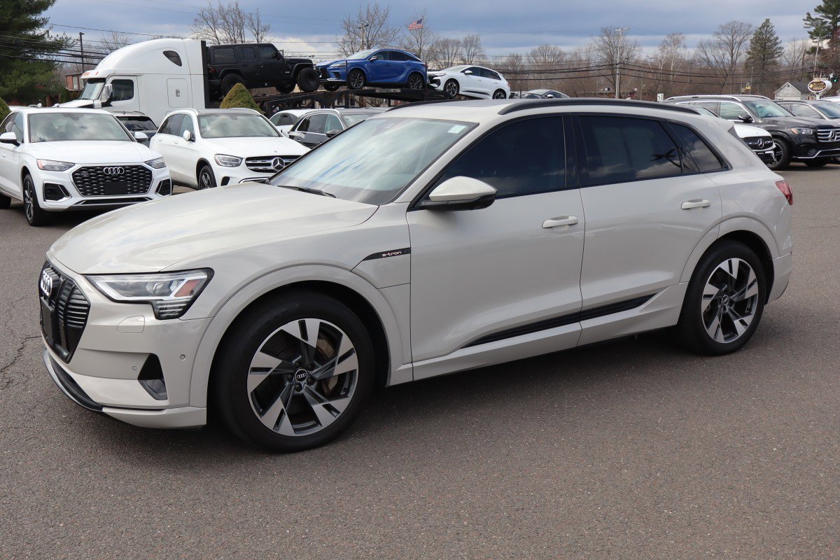 Used 2021 Audi e-tron Premium w/ Convenience Plus Package image 2