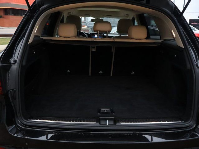 Used 2020 Mercedes-Benz GLC 300 4MATIC w/ Premium Package image 21