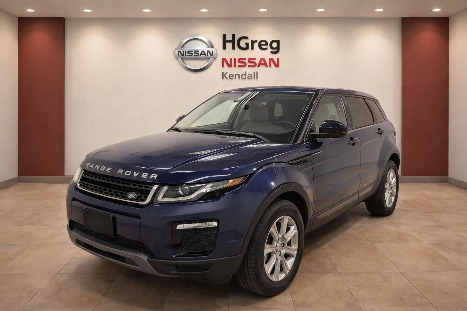 Used 2019 Land Rover Range Rover Evoque SE AWD/4WD image 3