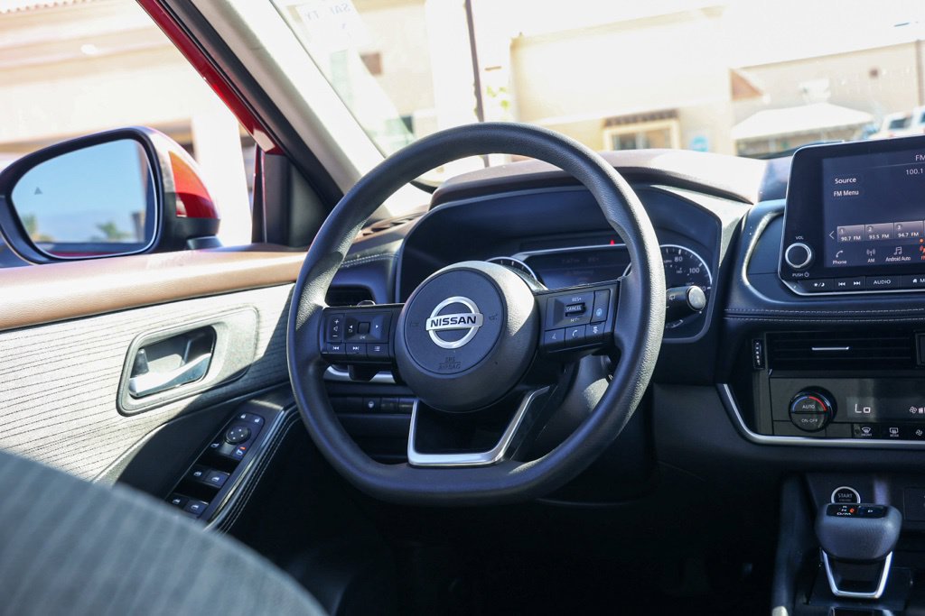 Used 2021 Nissan Rogue SV FWD image 25