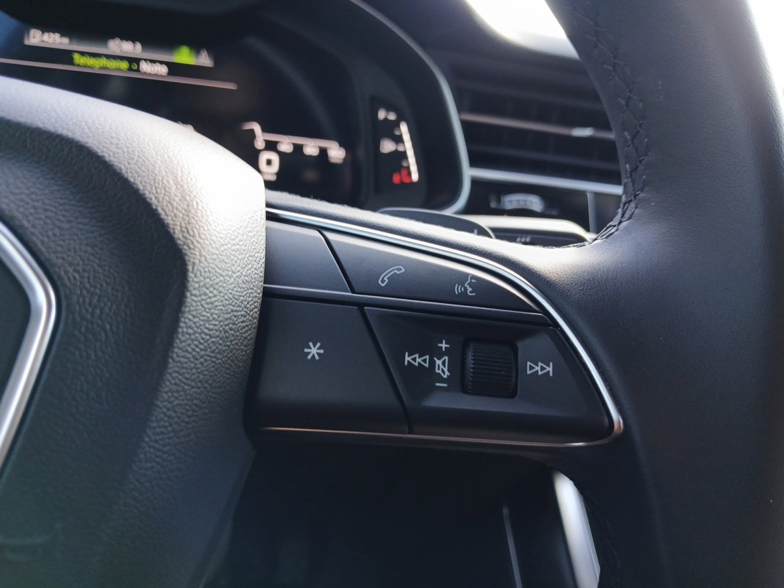 Used 2022 Audi Q8 Premium Plus w/ Premium Plus Package image 17