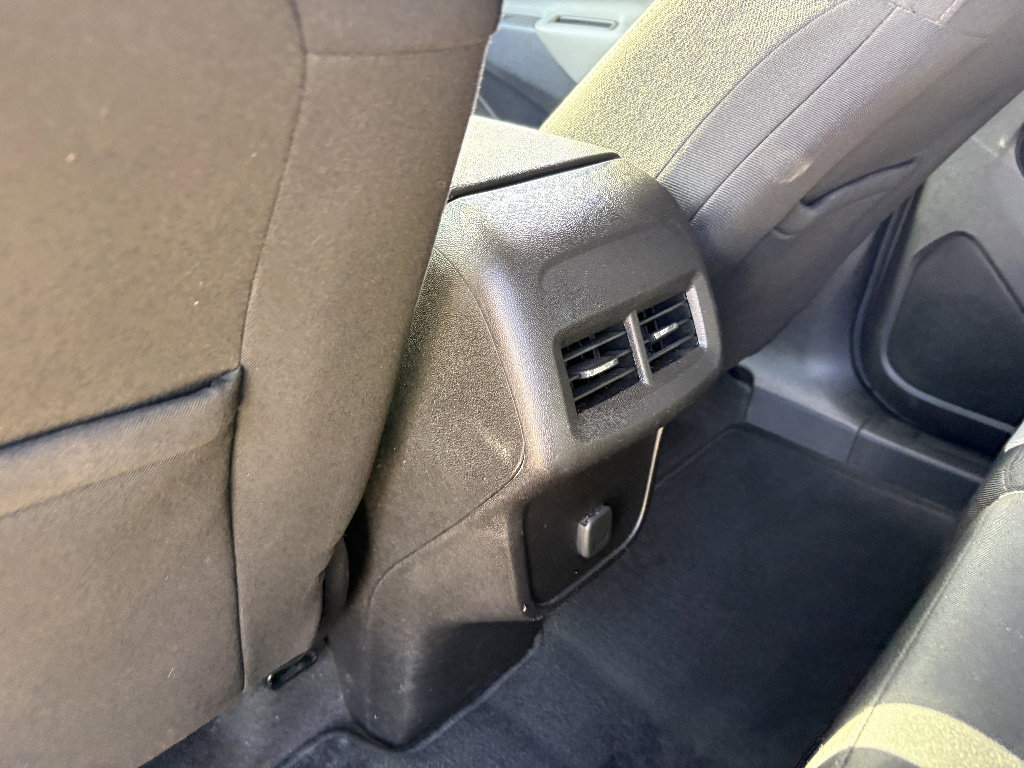 Used 2018 Chevrolet Equinox LS FWD image 19