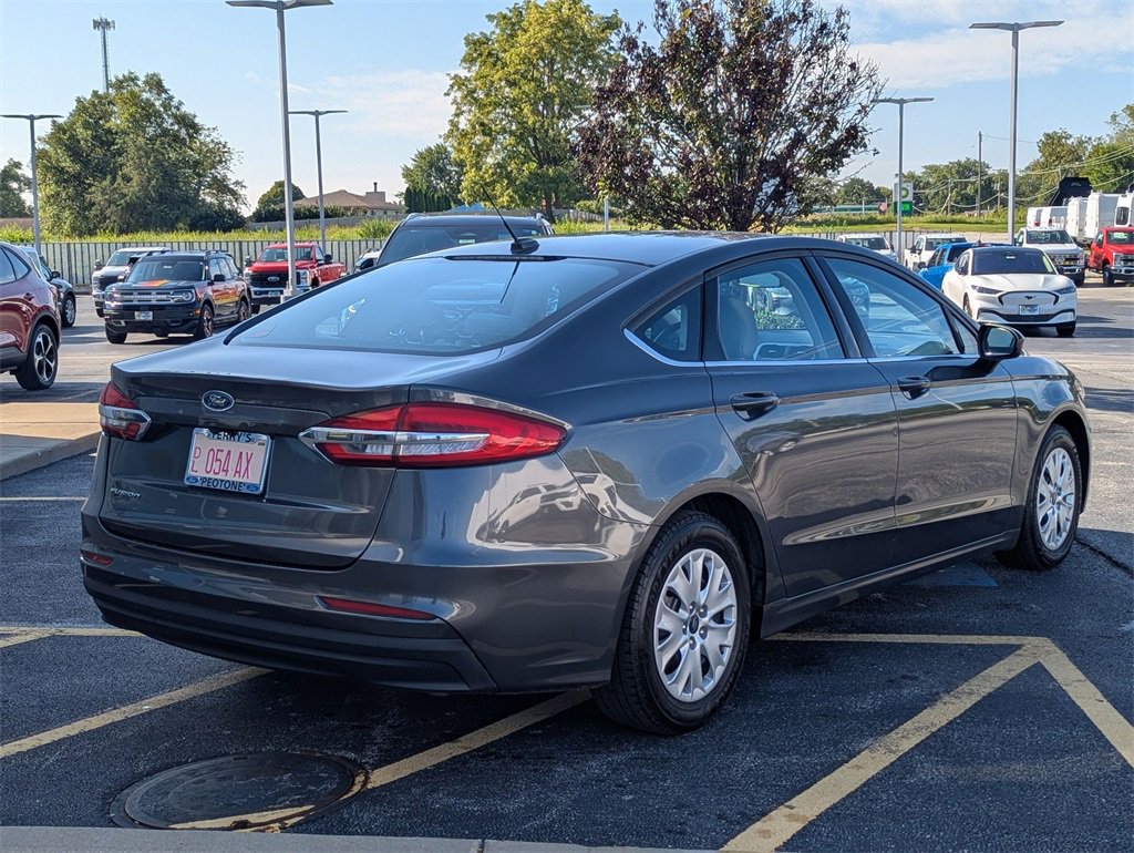 Used 2019 Ford Fusion S image 3