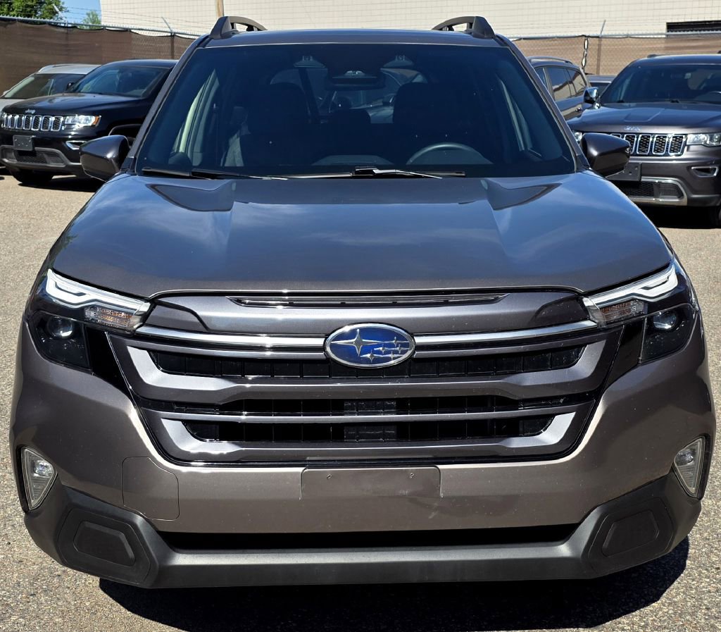 Used 2025 Subaru Forester Premium AWD/4WD image 3