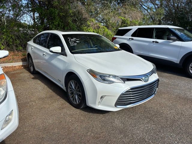 Used 2018 Toyota Avalon Limited FWD image 2
