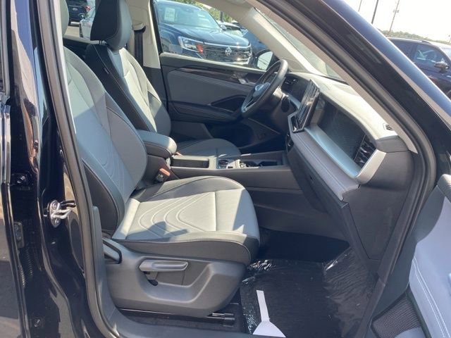 New 2025 Volkswagen Tiguan SE image 47