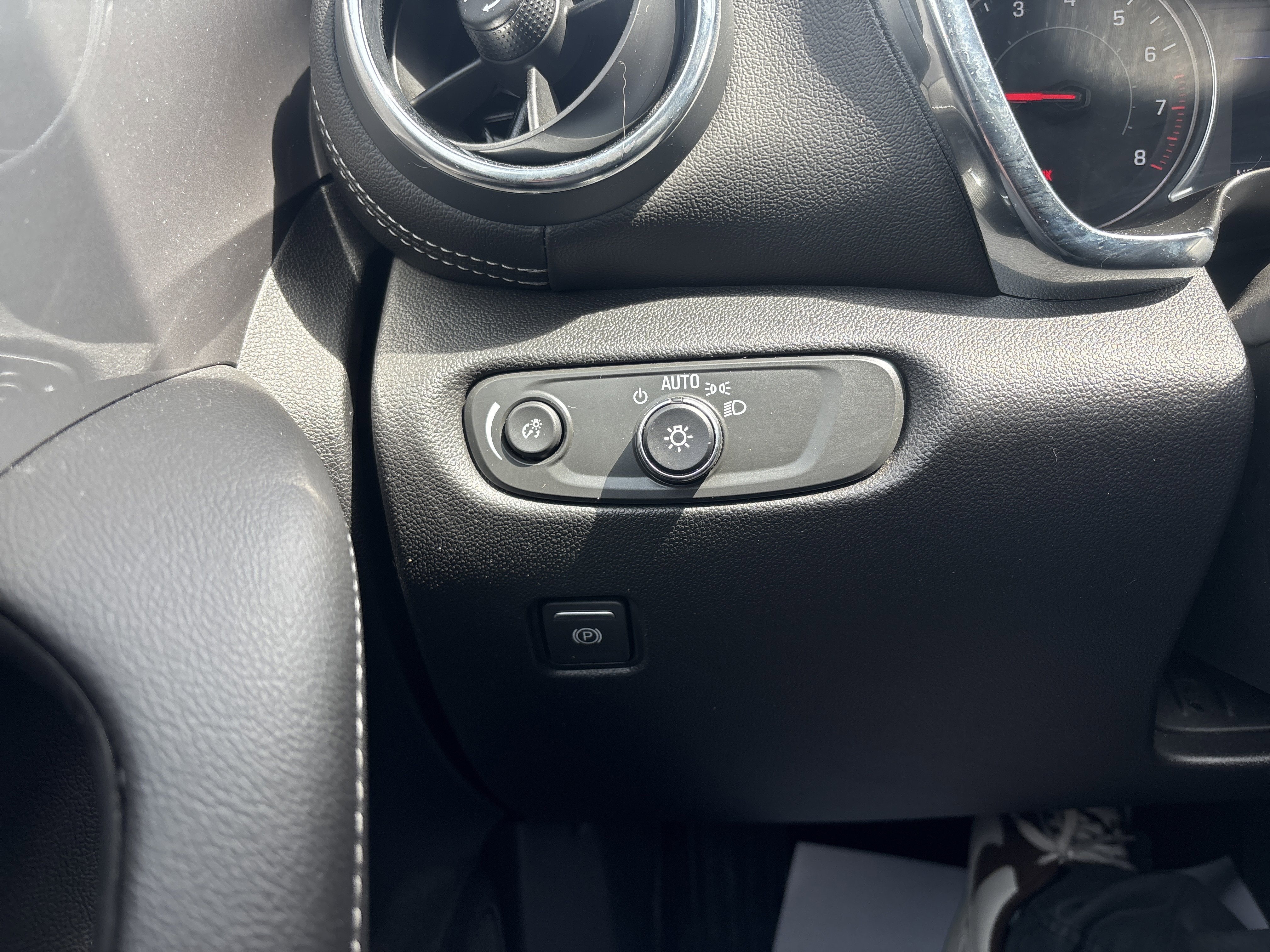 Used 2025 Chevrolet Blazer LT AWD/4WD image 32