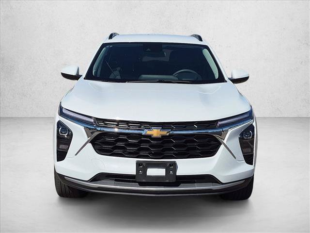 Used 2025 Chevrolet Trax LT FWD image 2