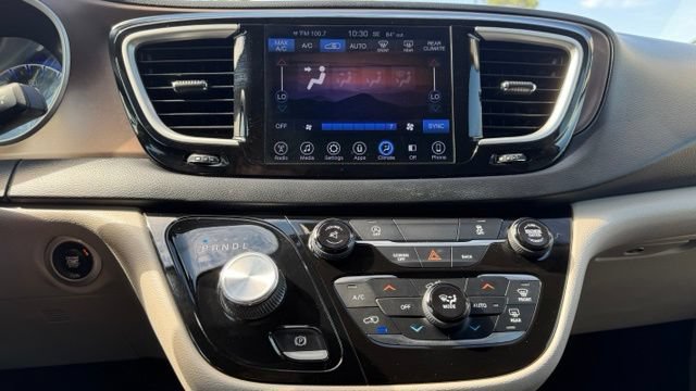 Used 2017 Chrysler Pacifica Touring Plus w/ Tire & Wheel Group FWD image 29