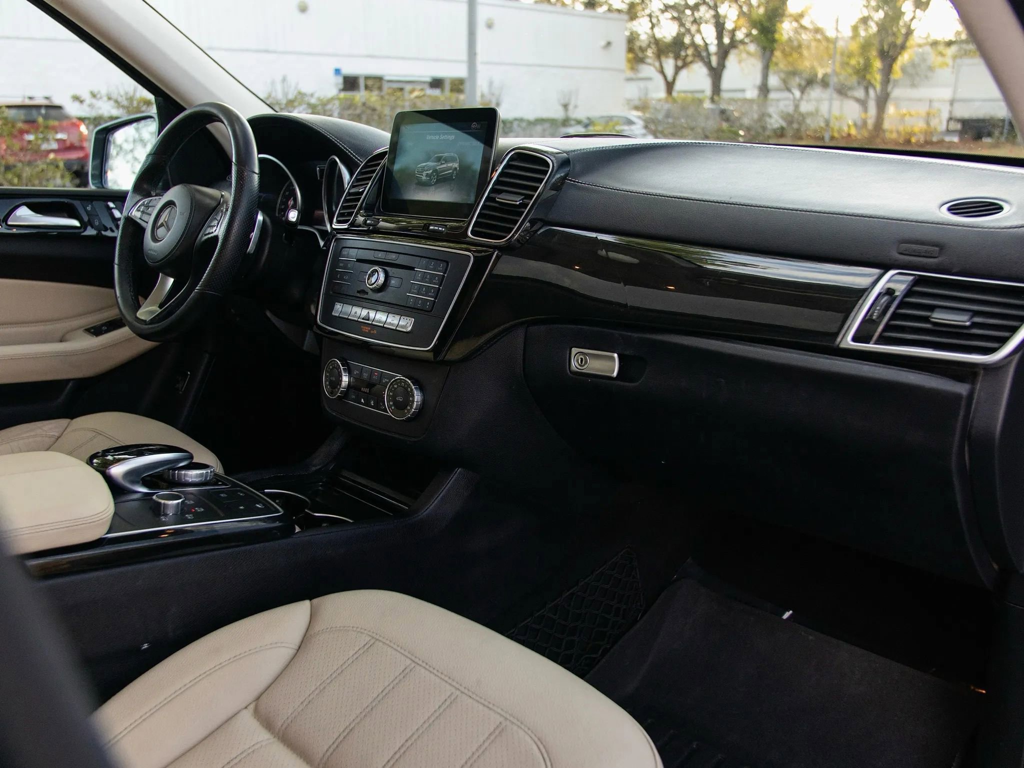 Used 2017 Mercedes-Benz GLS 450 4MATIC image 29