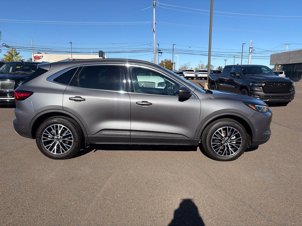 Used 2023 Ford Escape SE w/ PHEV Premium Package FWD image 7