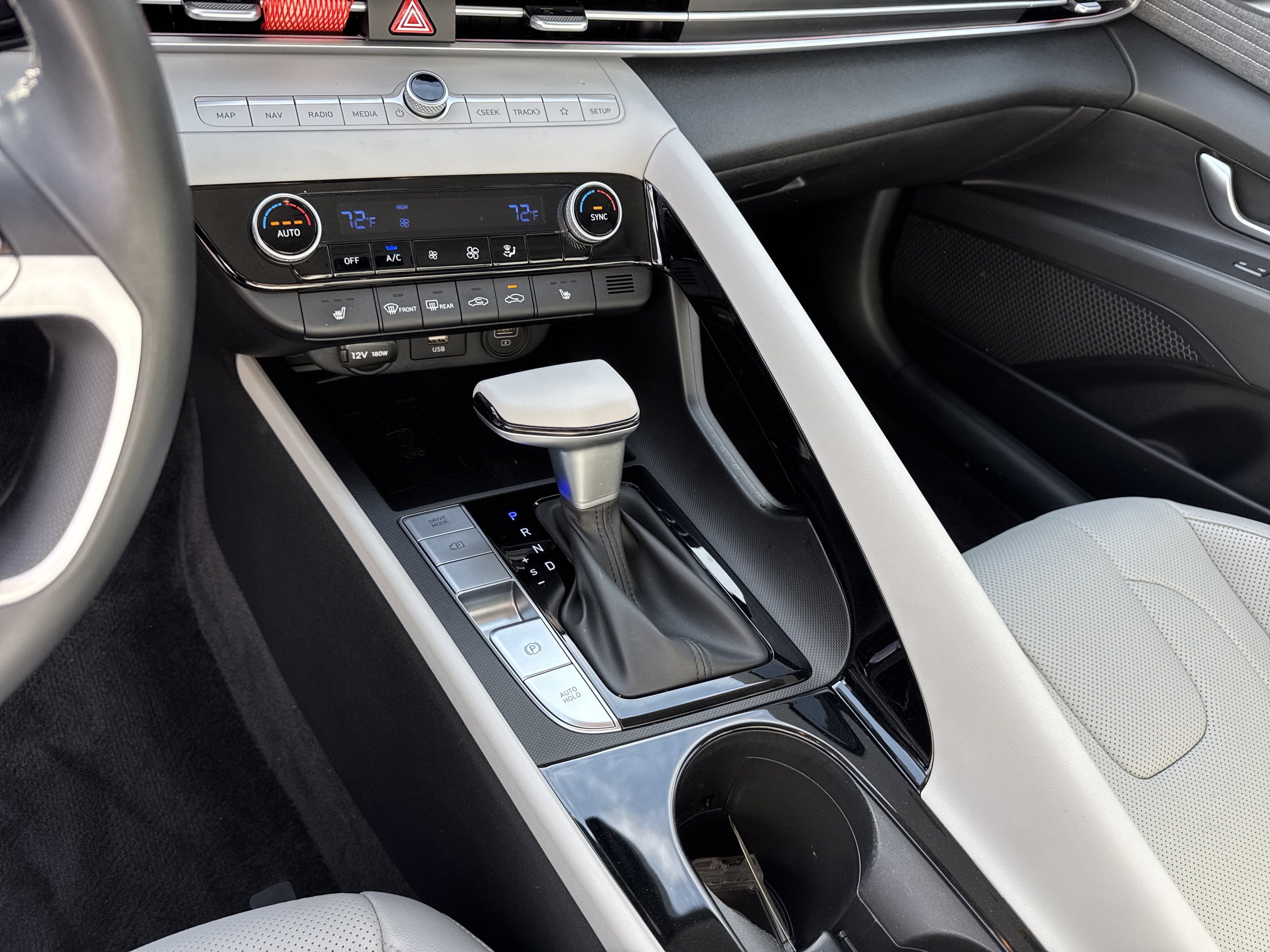 Used 2023 Hyundai Elantra Limited image 29