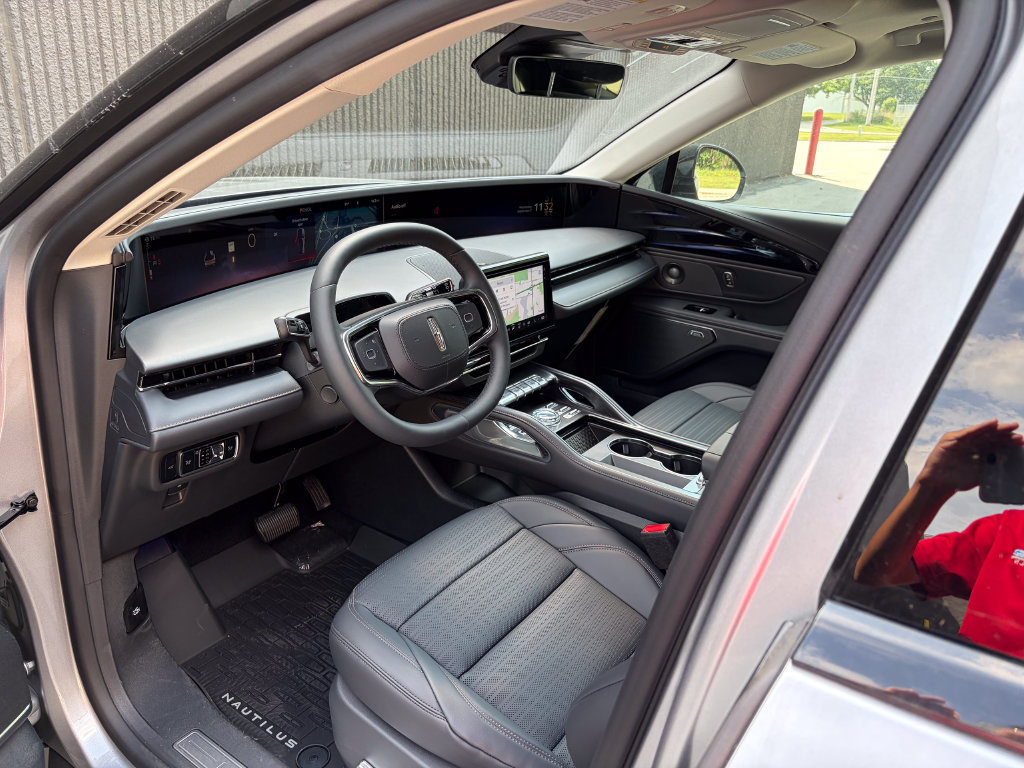 New 2026 Lincoln Nautilus Reserve w/ Jet Appearance Package AWD/4WD image 10