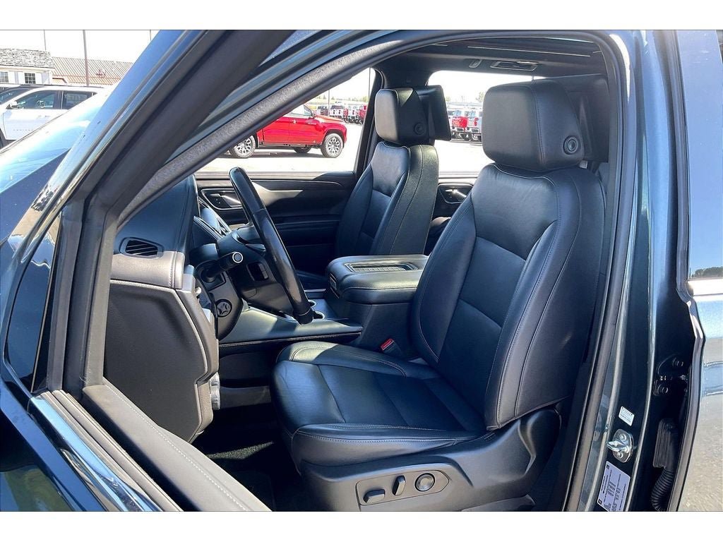 Used 2021 Chevrolet Suburban LT w/ LT Signature Plus Package AWD/4WD image 27