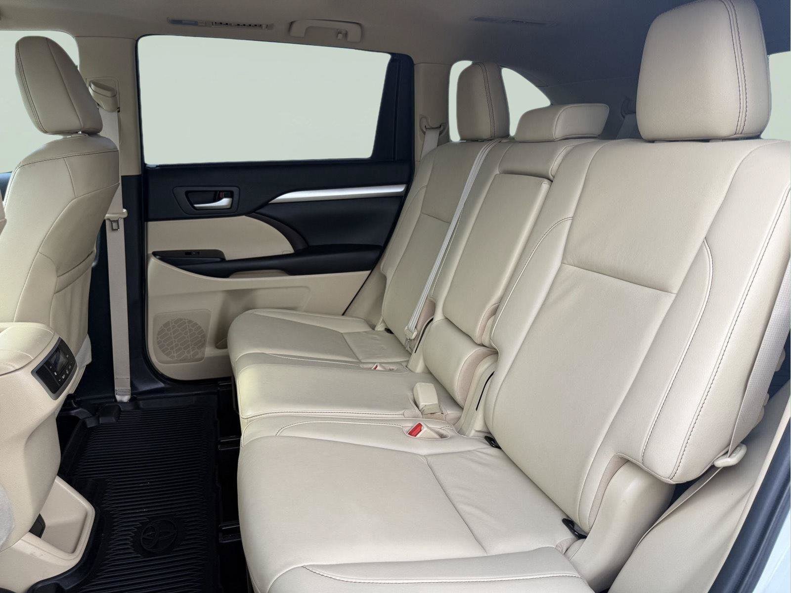 Used 2019 Toyota Highlander XLE AWD/4WD image 20