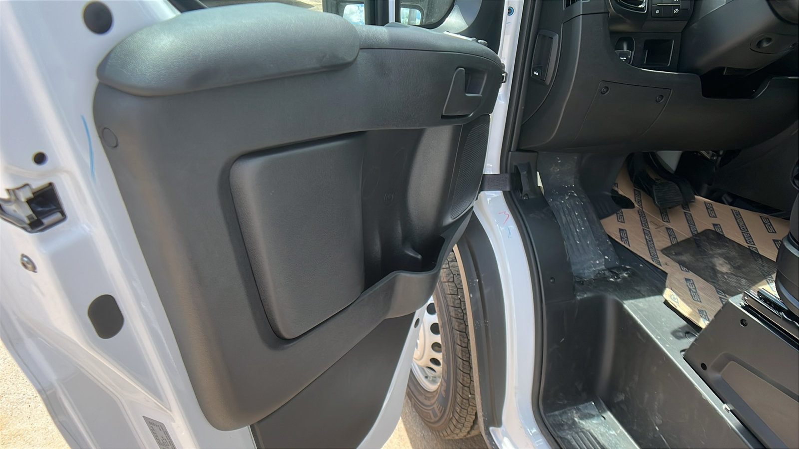 New 2025 RAM ProMaster 2500 w/ Safety Group FWD image 15