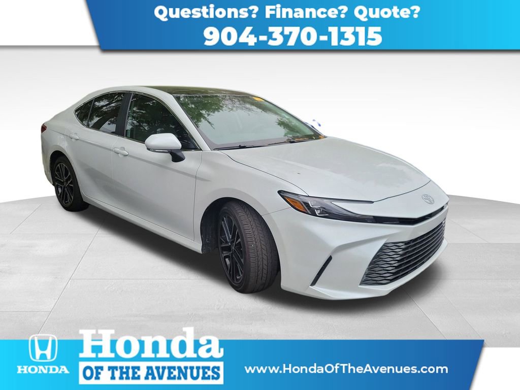 Used 2025 Toyota Camry XLE image 1