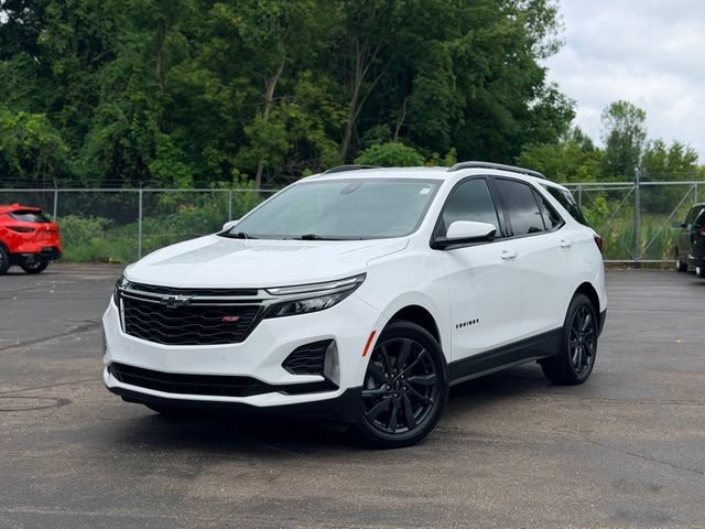 Used 2023 Chevrolet Equinox RS w/ LPO, Floor Liner Package FWD image 2