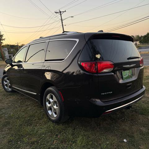 Used 2017 Chrysler Pacifica Touring-L Plus w/ Advanced Safetytec Group image 5