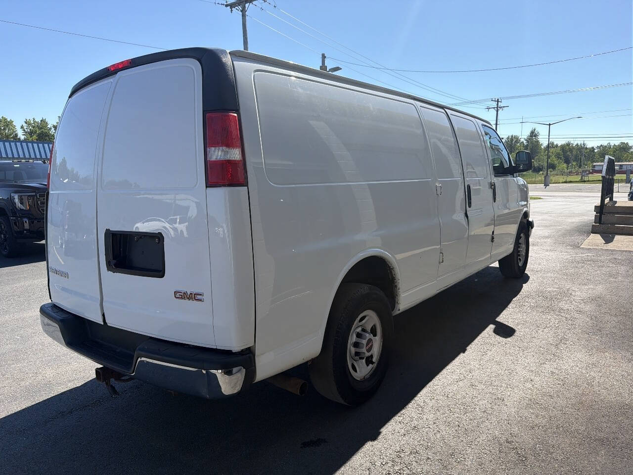 Used 2019 GMC Savana 3500 Extended w/ Chrome Appearance Package RWD image 4