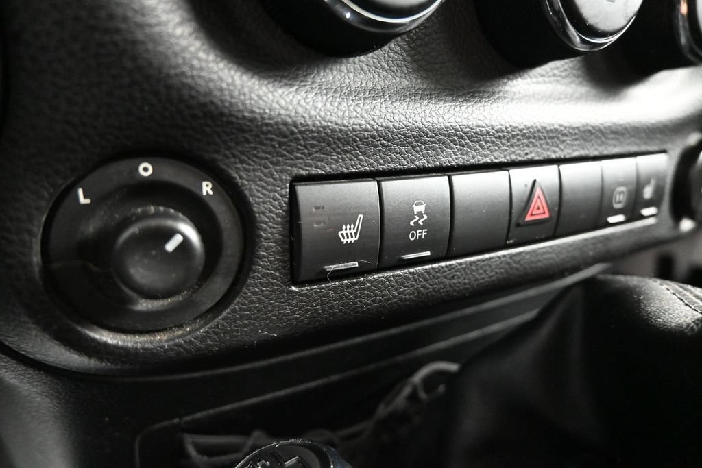 Used 2012 Jeep Wrangler Unlimited Sahara AWD/4WD image 17