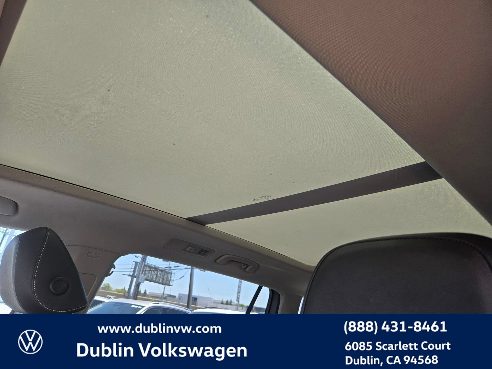 Certified 2023 Volkswagen Tiguan SE w/ Panoramic Sunroof Package AWD/4WD image 16