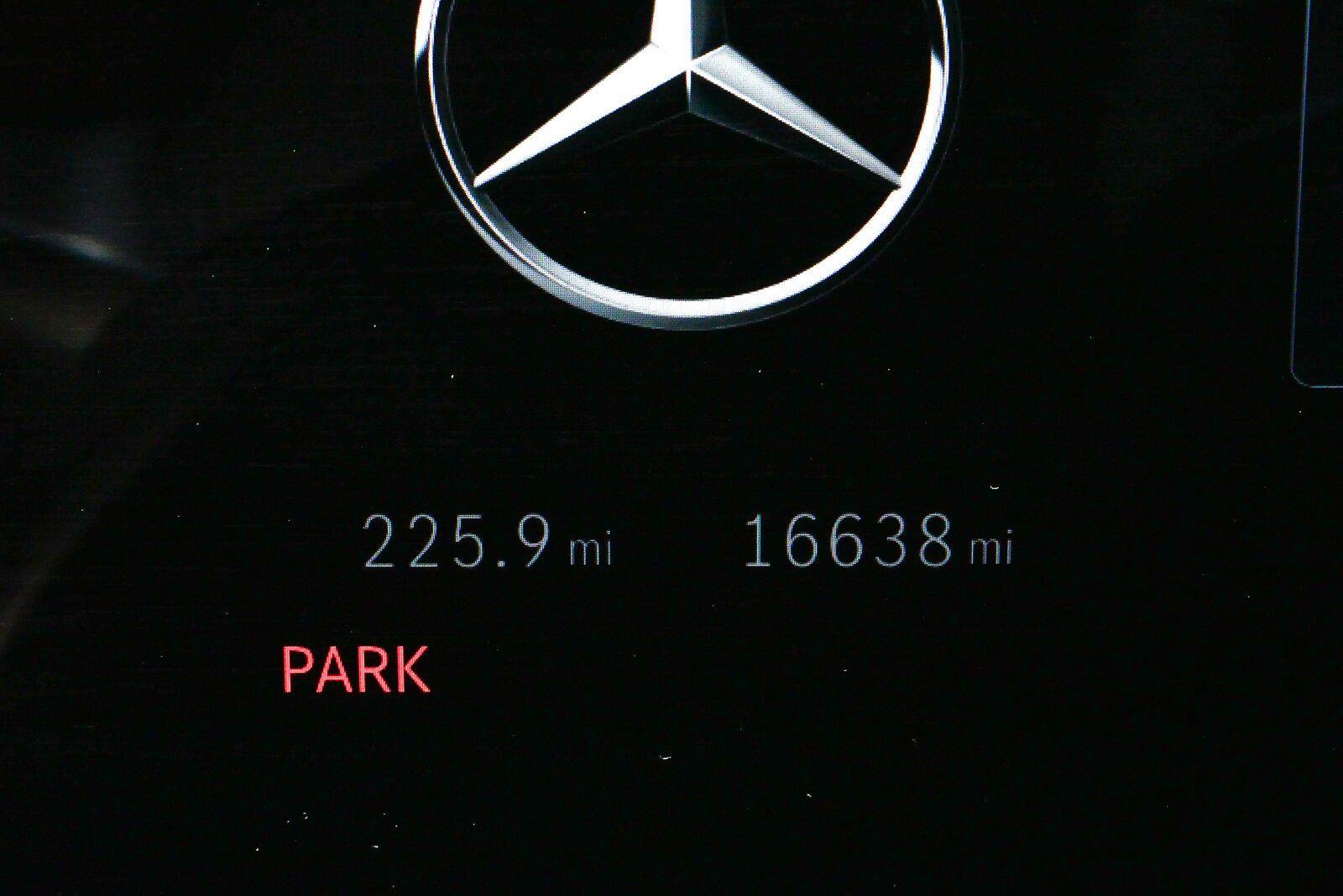 Used 2025 Mercedes-Benz GLS 450 4MATIC image 11