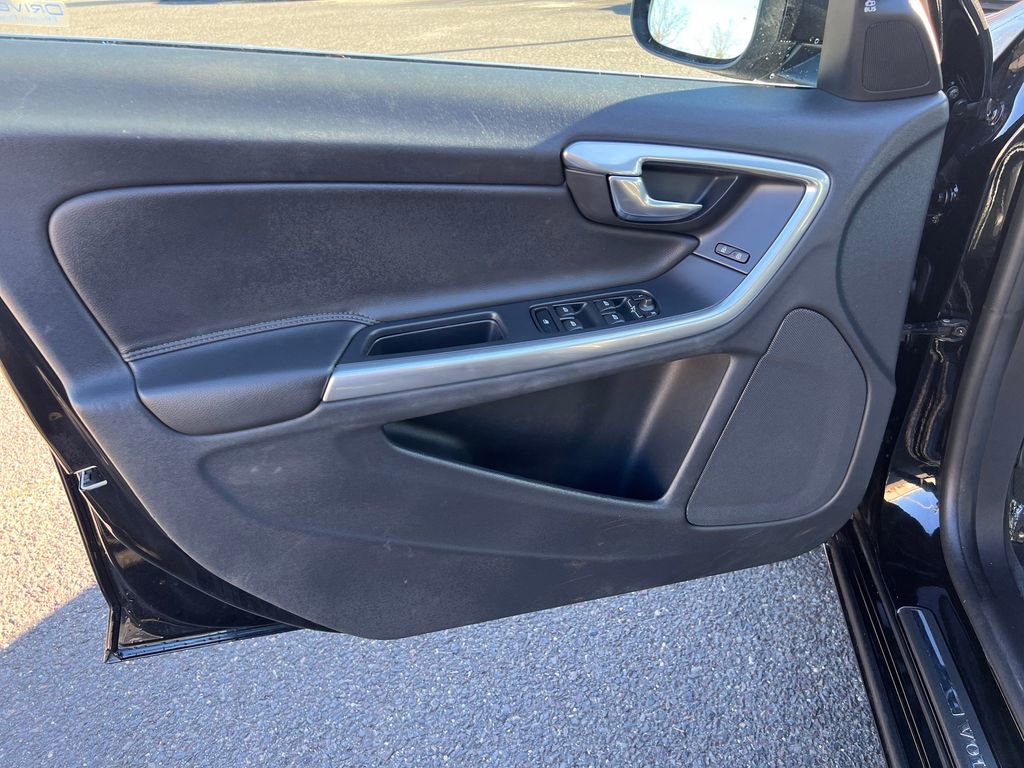 Used 2015 Volvo V60 T5 Premier w/ Convenience Package image 15