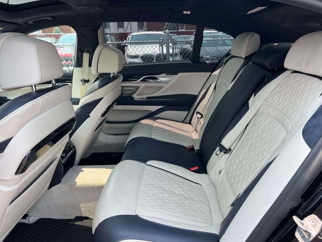 Used 2022 BMW 750i xDrive w/ Luxury Rear Seating Package AWD/4WD image 14